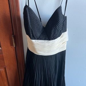 Jones New York black tie dress (new with tags)size 6